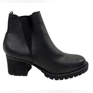 MIA Black Chunky Heel Jody Bootie in Black Women’s size 9